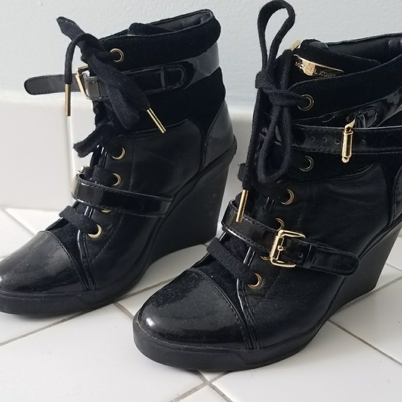 Michael Kors ankle booties - Picture 2 of 3